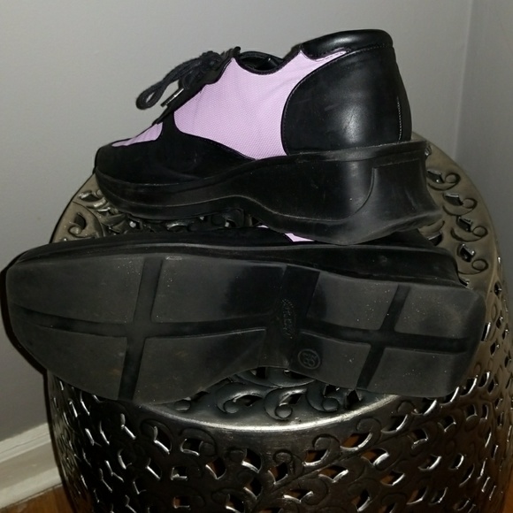 Shoe - Picture 2 of 3